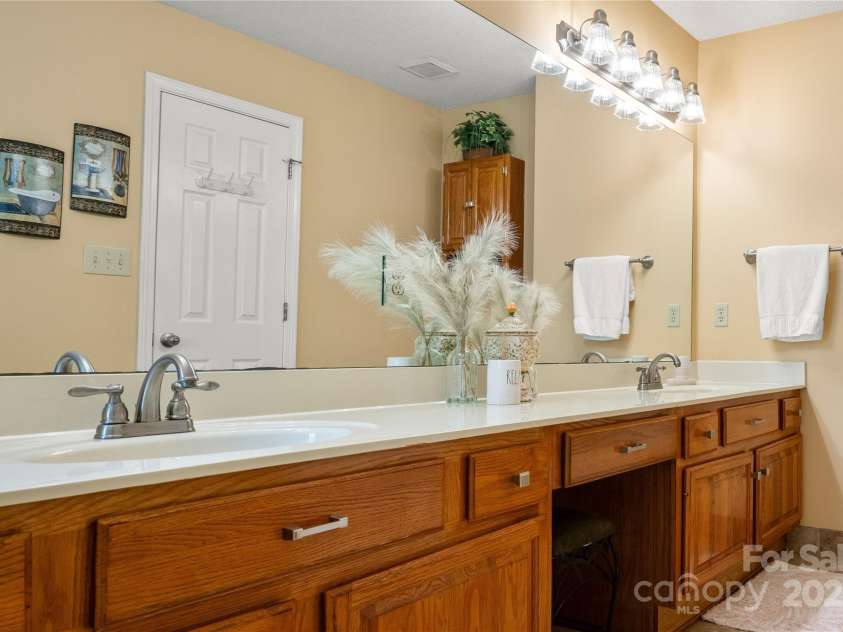 1666 Sam Smith Road, Fort Mill, SC 29708.  MLS# CAR4250464, YatesRealty ID 18586. Double Vanities
