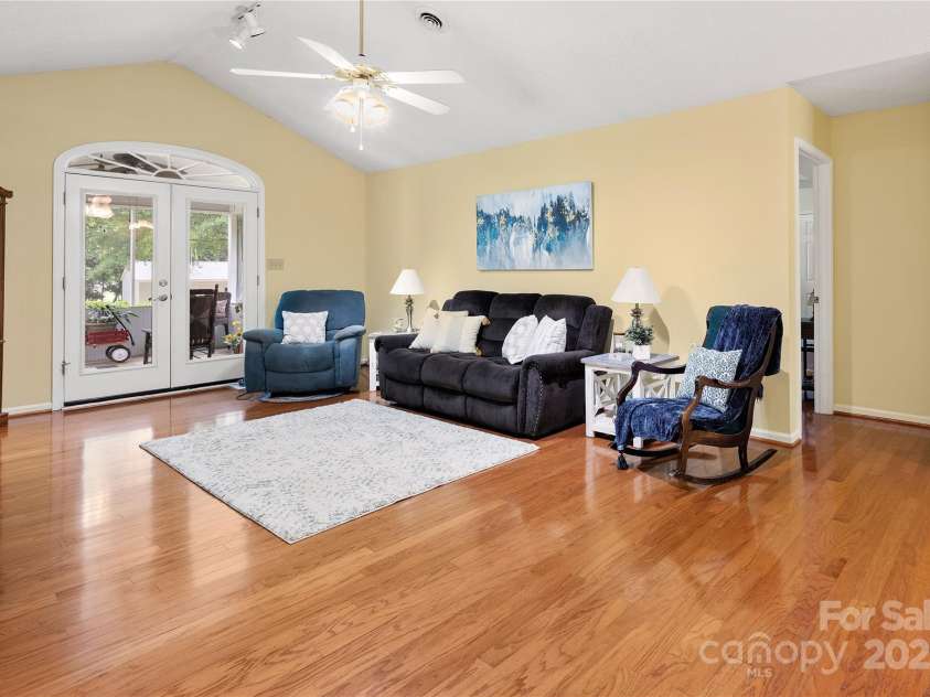 1666 Sam Smith Road, Fort Mill, SC 29708.  MLS# CAR4250464, YatesRealty ID 18586. Impeccable hardwoods