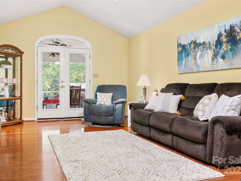 1666 Sam Smith Road, Fort Mill, SC 29708.  MLS# CAR4250464, YatesRealty ID 18586. Living Room w/Vaulted Ceiling