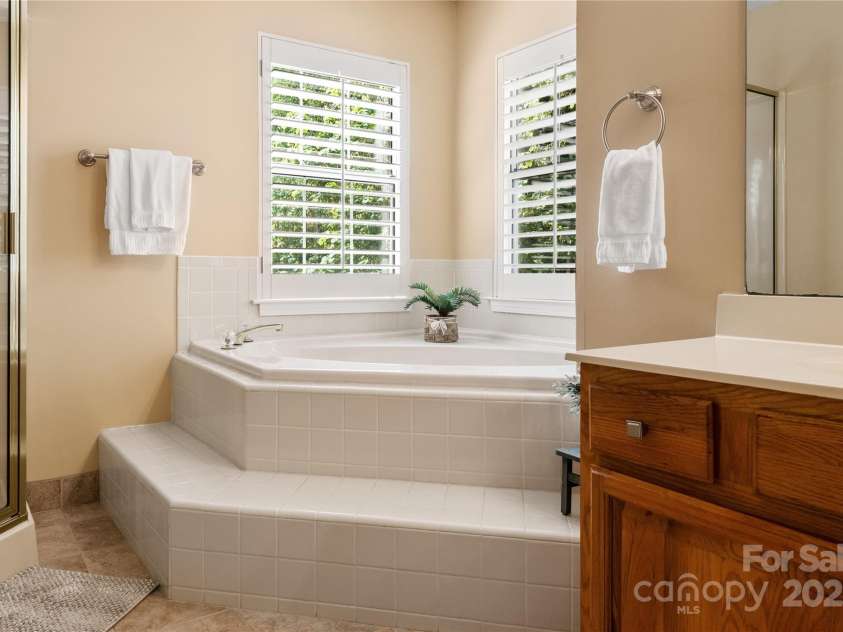 1666 Sam Smith Road, Fort Mill, SC 29708.  MLS# CAR4250464, YatesRealty ID 18586. Soaking Tub