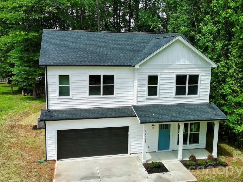 1915 Dove Drive, Charlotte, NC 28214.  MLS# CAR4368896, YatesRealty ID 18586. 