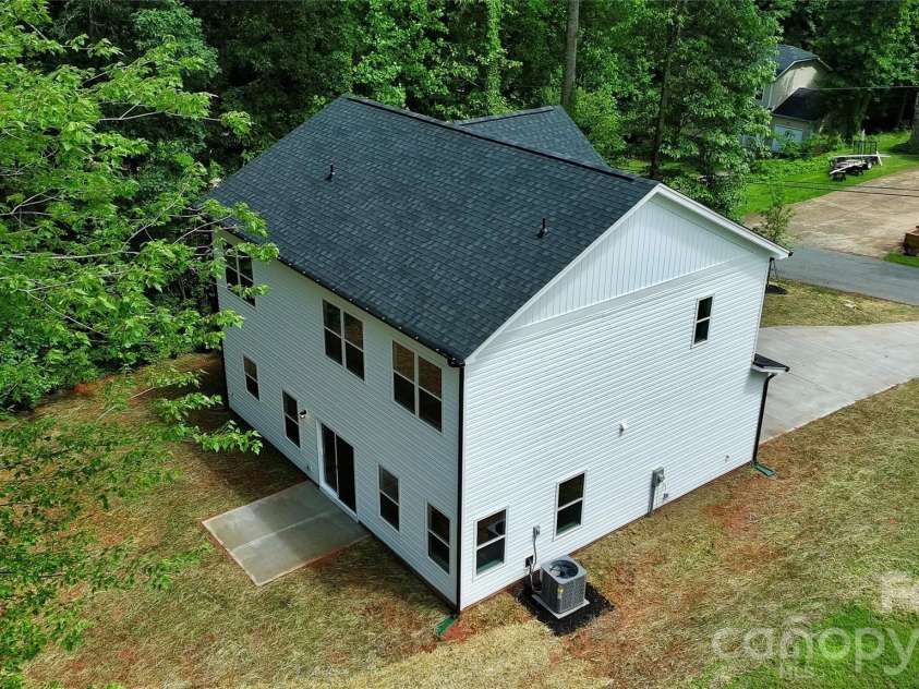 1915 Dove Drive, Charlotte, NC 28214.  MLS# CAR4368896, YatesRealty ID 18586. 