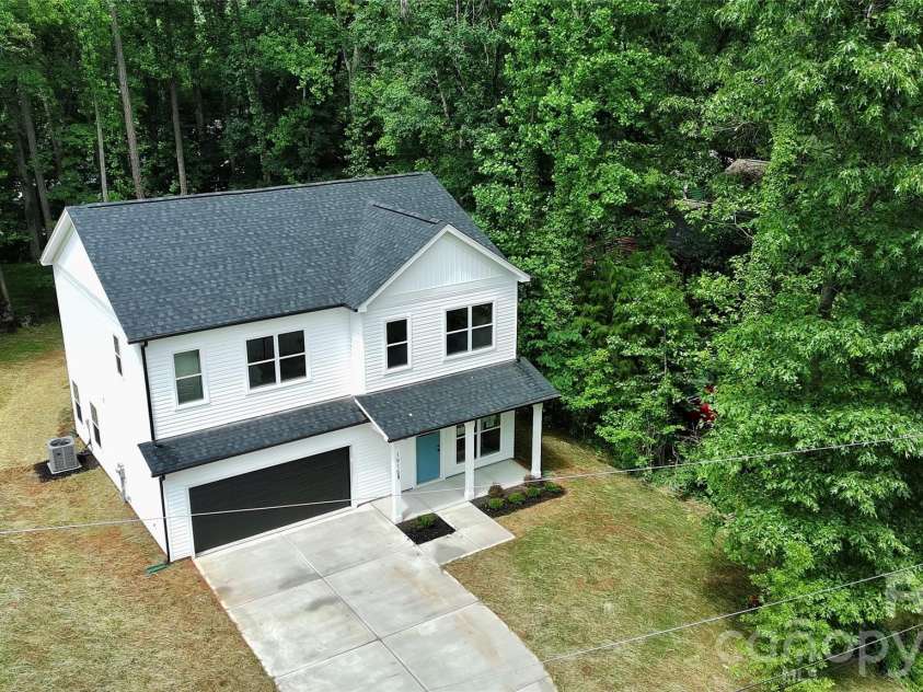 1915 Dove Drive, Charlotte, NC 28214.  MLS# CAR4368896, YatesRealty ID 18586. 