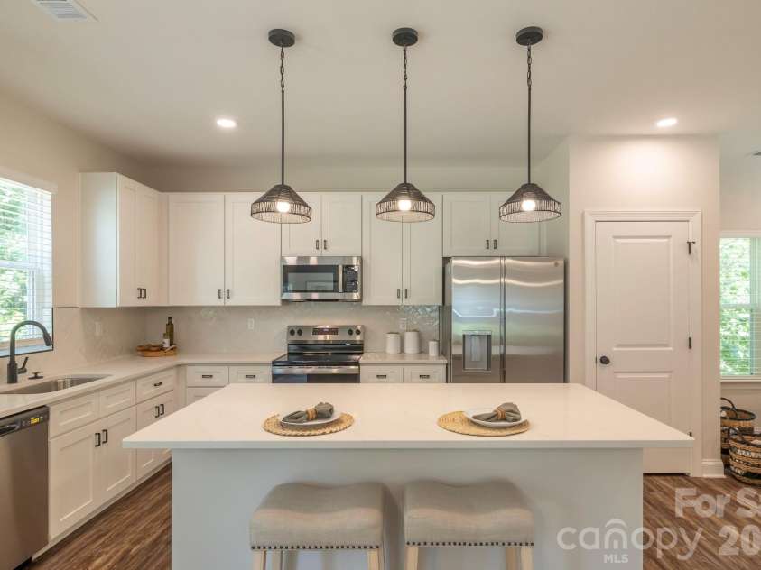 1915 Dove Drive, Charlotte, NC 28214.  MLS# CAR4368896, YatesRealty ID 18586. 
