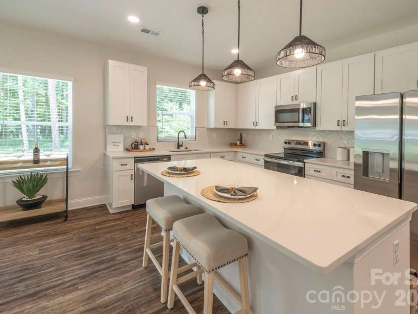 1915 Dove Drive, Charlotte, NC 28214.  MLS# CAR4368896, YatesRealty ID 18586. 