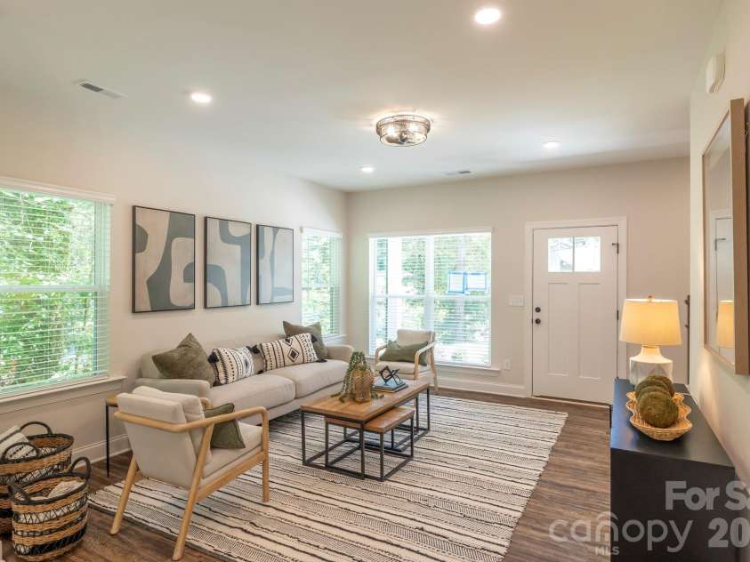 1915 Dove Drive, Charlotte, NC 28214.  MLS# CAR4368896, YatesRealty ID 18586. 