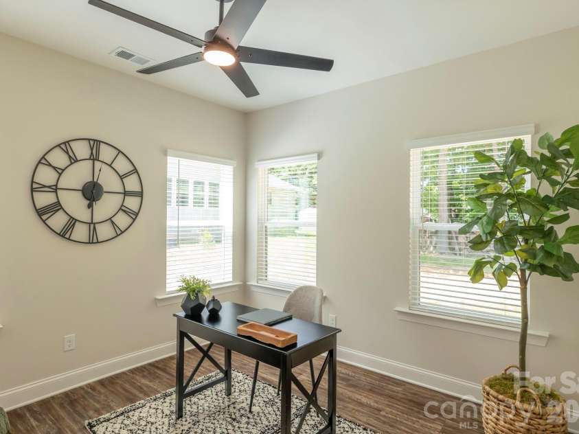 1915 Dove Drive, Charlotte, NC 28214.  MLS# CAR4368896, YatesRealty ID 18586. 
