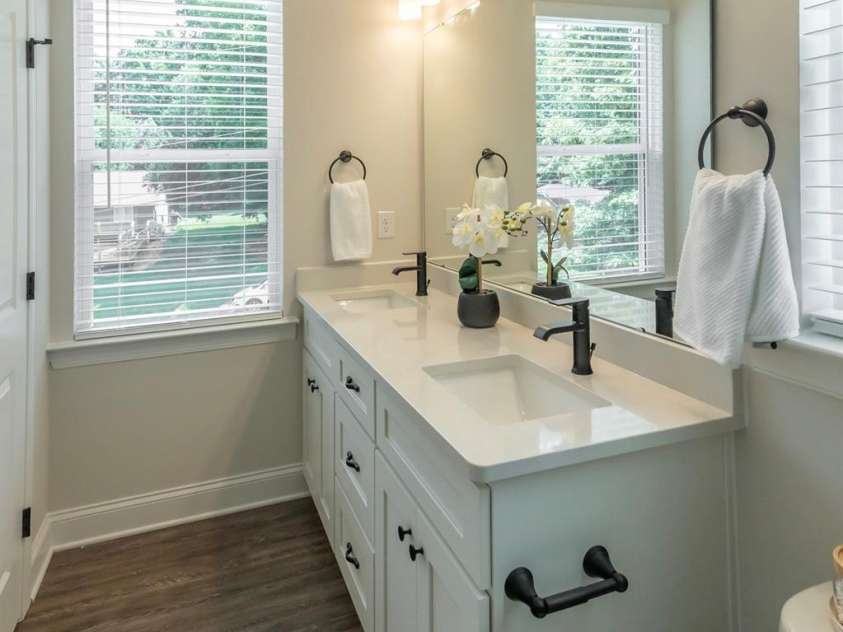 1915 Dove Drive, Charlotte, NC 28214.  MLS# CAR4368896, YatesRealty ID 18586. 