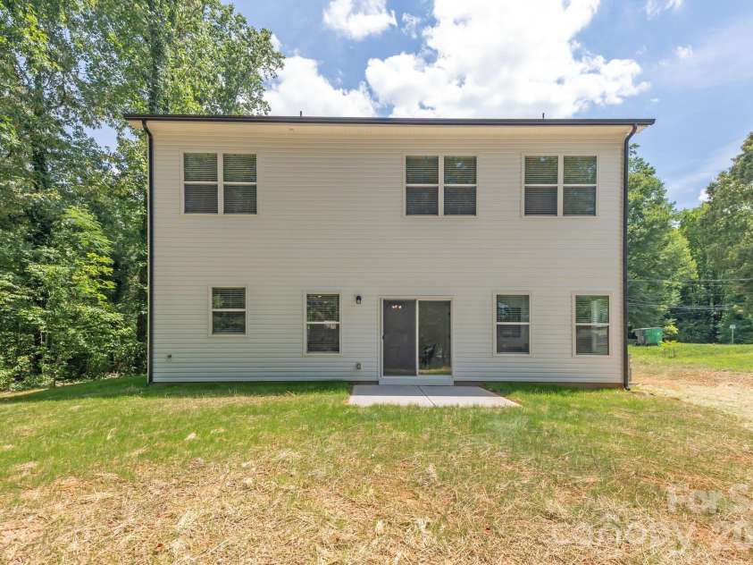 1915 Dove Drive, Charlotte, NC 28214.  MLS# CAR4368896, YatesRealty ID 18586. 