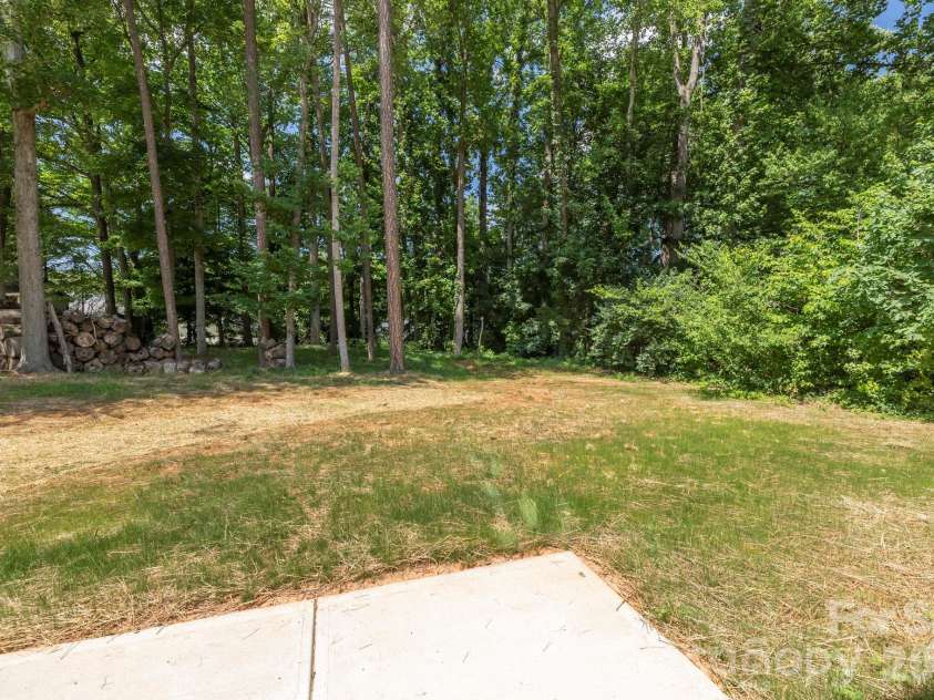 1915 Dove Drive, Charlotte, NC 28214.  MLS# CAR4368896, YatesRealty ID 18586. 