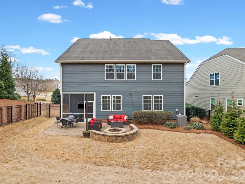 4055 Oakmere Road, Waxhaw, NC 28173.  MLS# CAR4353481, YatesRealty ID 18587. 