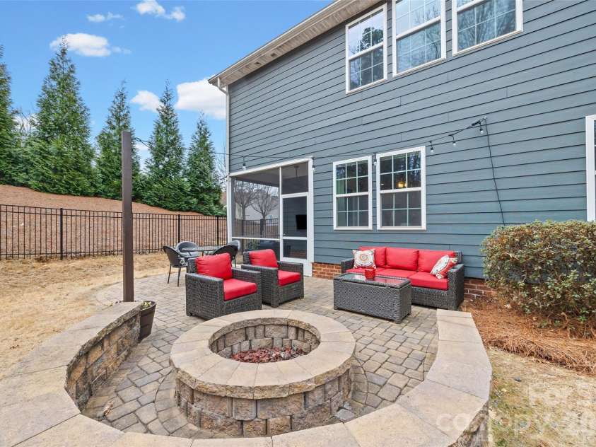 4055 Oakmere Road, Waxhaw, NC 28173.  MLS# CAR4353481, YatesRealty ID 18587. 