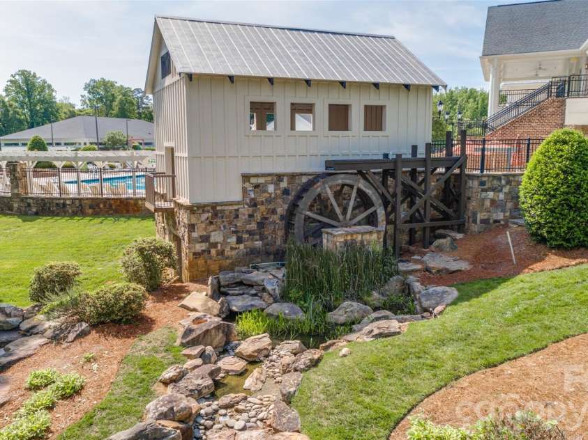 4055 Oakmere Road, Waxhaw, NC 28173.  MLS# CAR4353481, YatesRealty ID 18587. 