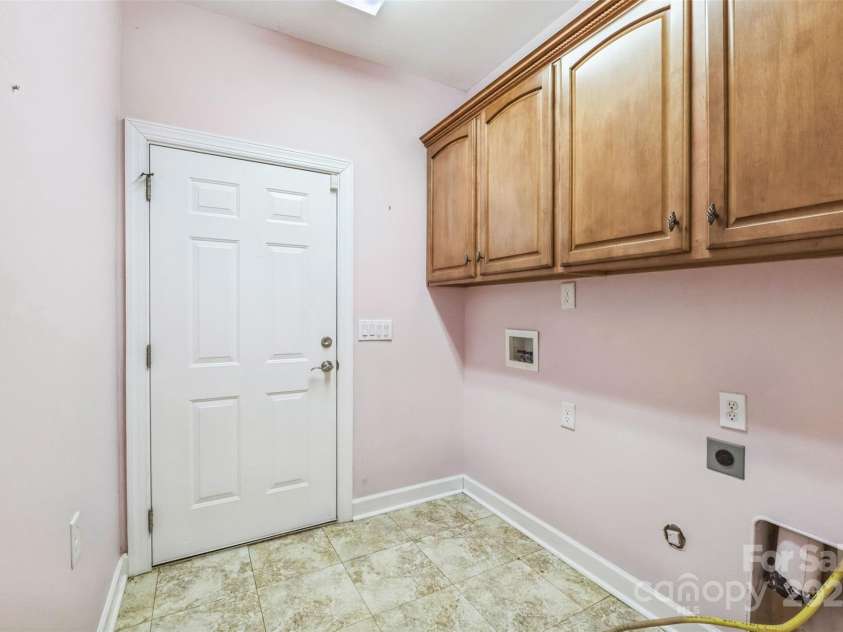 629 Cordova Court, Salisbury, NC 28146.  MLS# CAR4213753, YatesRealty ID 18588. Laundry room