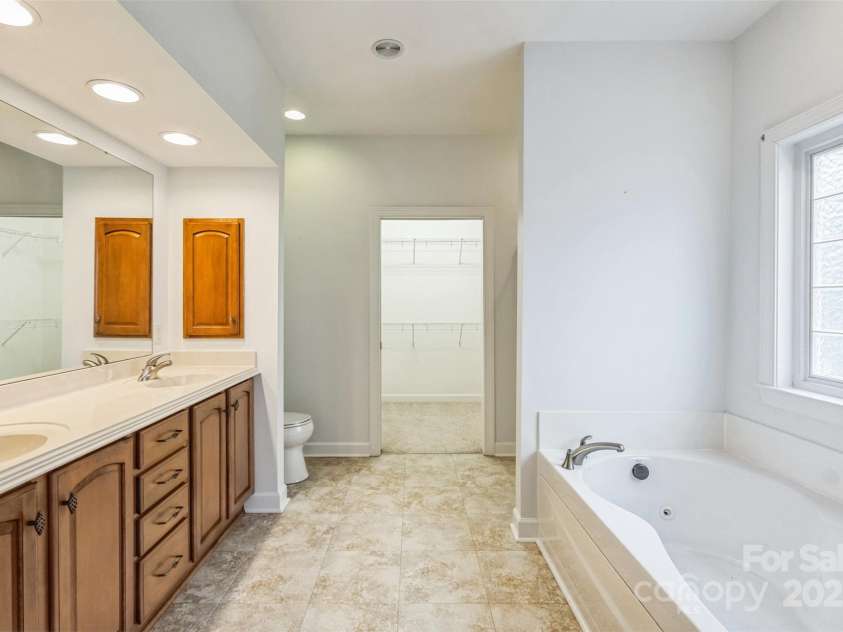 629 Cordova Court, Salisbury, NC 28146.  MLS# CAR4213753, YatesRealty ID 18588. Primary bath