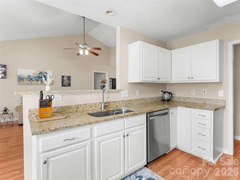 171 Rolling Meadow Road, Fletcher, NC 28732.  MLS# CAR4372180, YatesRealty ID 18589. Kitchen