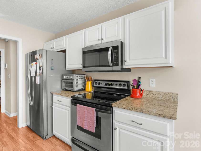171 Rolling Meadow Road, Fletcher, NC 28732.  MLS# CAR4372180, YatesRealty ID 18589. Kitchen