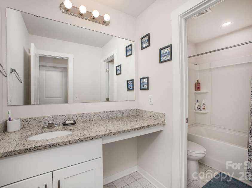 710 Anglin Forest Way, Charlotte, NC 28214.  MLS# CAR4244390, YatesRealty ID 18589. Hall Bath