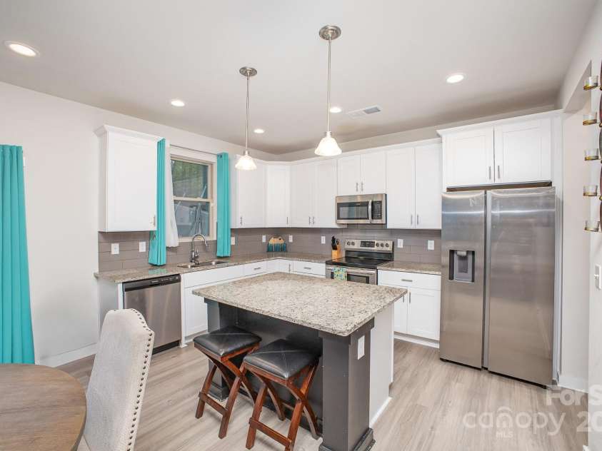 710 Anglin Forest Way, Charlotte, NC 28214.  MLS# CAR4244390, YatesRealty ID 18589. Kitchen
