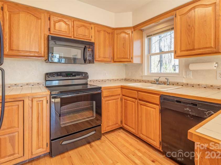 378 Sondley Drive, Asheville, NC 28805.  MLS# CAR4225422, YatesRealty ID 1859. 