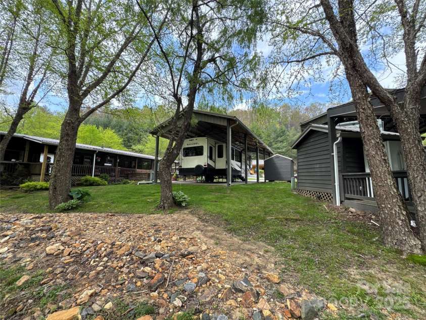 195 Finch Way, West Jefferson, NC 28694.  MLS# CAR4249763, YatesRealty ID 18590. 
