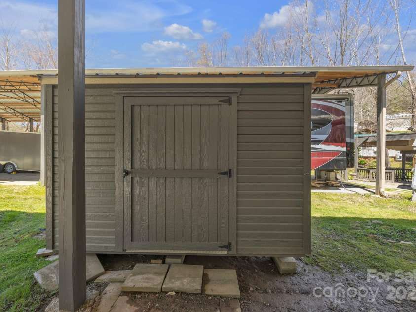 195 Finch Way, West Jefferson, NC 28694.  MLS# CAR4249763, YatesRealty ID 18590. 
