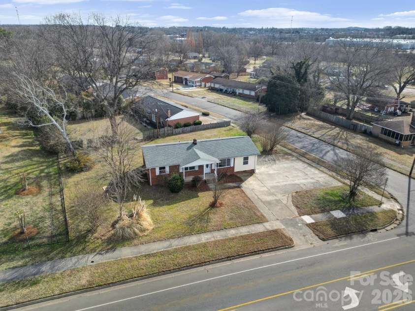 328 Old Concord Road, Salisbury, NC 28144.  MLS# CAR4344941, YatesRealty ID 18592. 