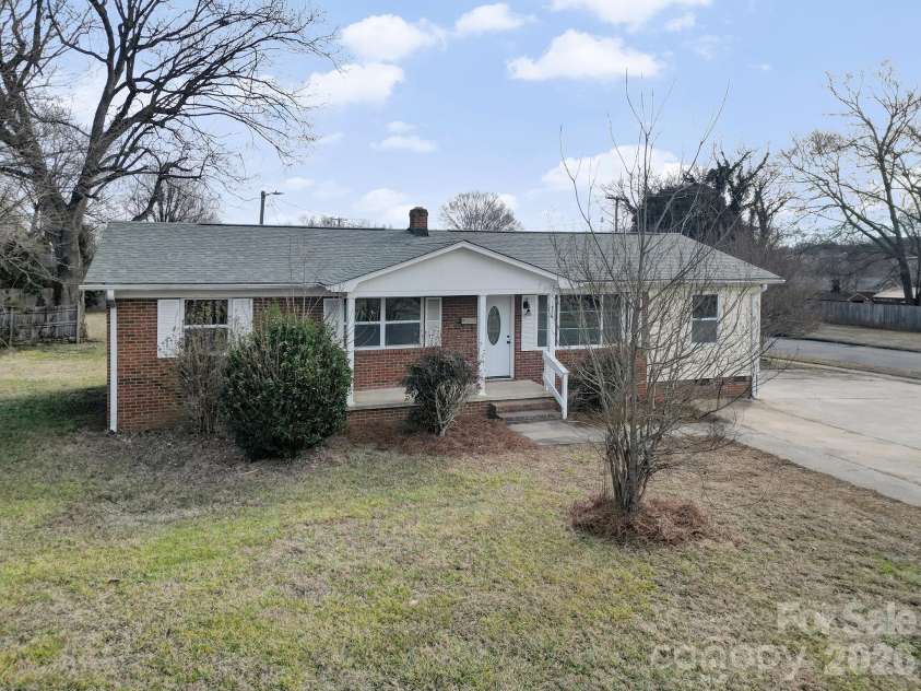 328 Old Concord Road, Salisbury, NC 28144.  MLS# CAR4344941, YatesRealty ID 18592. 