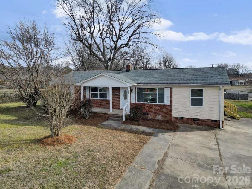 328 Old Concord Road, Salisbury, NC 28144.  MLS# CAR4344941, YatesRealty ID 18592. 