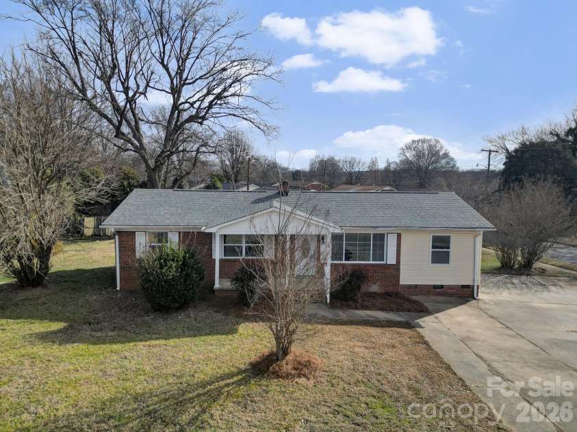 328 Old Concord Road, Salisbury, NC 28144.  MLS# CAR4344941, YatesRealty ID 18592. 