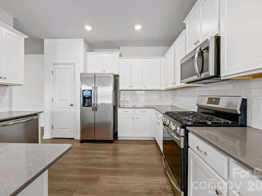 5775 Soft Shell Drive, Lancaster, SC 29720.  MLS# CAR4340561, YatesRealty ID 18593. Granite Countertops & Stainless Steel Appliances