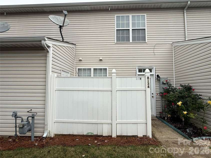 8134 Kings Creek Drive, Charlotte, NC 28273.  MLS# CAR4377263, YatesRealty ID 18593. 