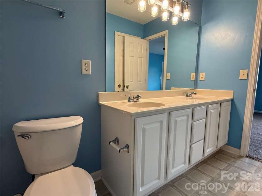 8134 Kings Creek Drive, Charlotte, NC 28273.  MLS# CAR4377263, YatesRealty ID 18593. 