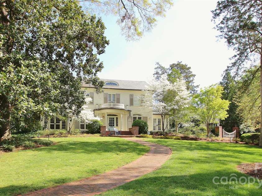 1137 Queens Road, Charlotte, NC 28207.  MLS# CAR4269020, YatesRealty ID 18596. 