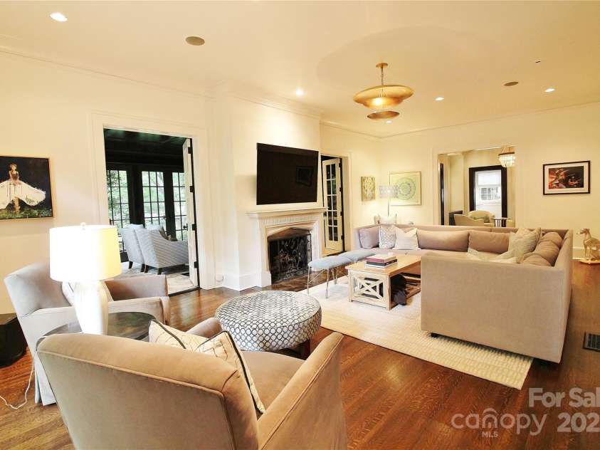 1137 Queens Road, Charlotte, NC 28207.  MLS# CAR4269020, YatesRealty ID 18596. 
