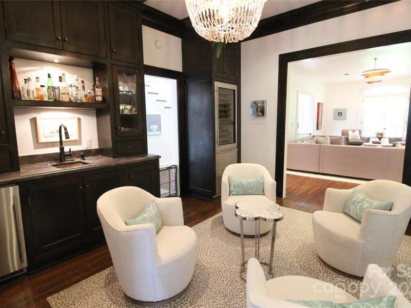 1137 Queens Road, Charlotte, NC 28207.  MLS# CAR4269020, YatesRealty ID 18596. 