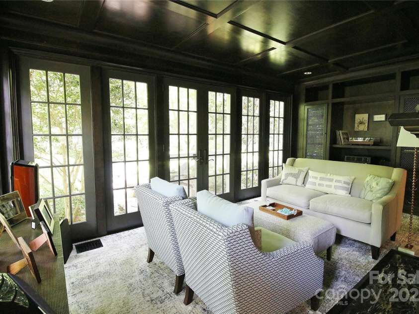 1137 Queens Road, Charlotte, NC 28207.  MLS# CAR4269020, YatesRealty ID 18596. 