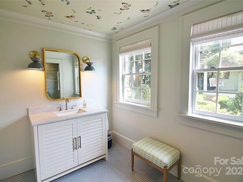 1137 Queens Road, Charlotte, NC 28207.  MLS# CAR4269020, YatesRealty ID 18596. 