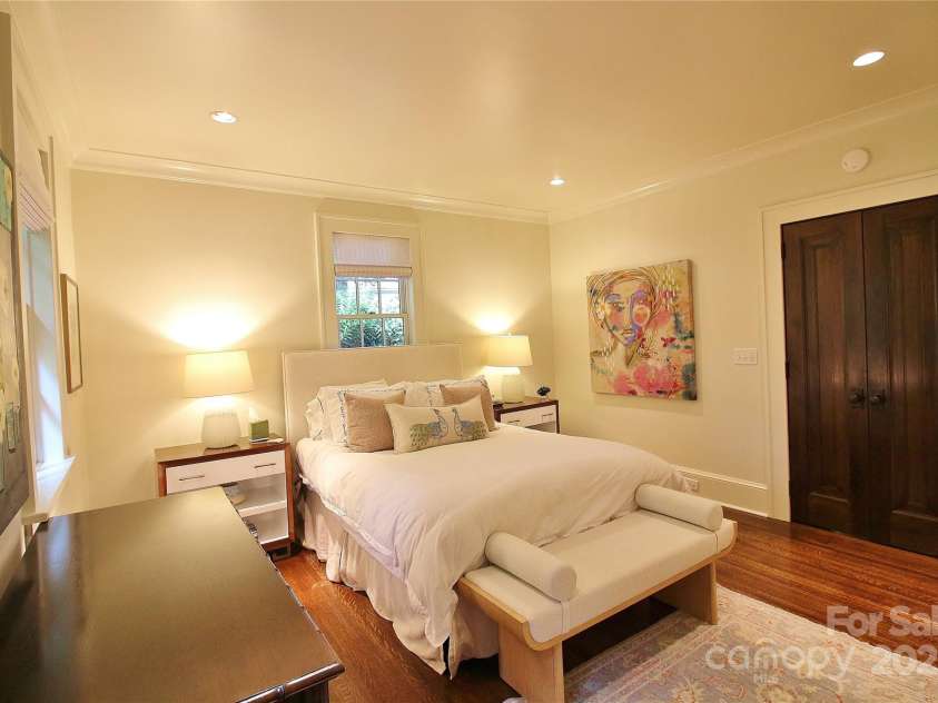 1137 Queens Road, Charlotte, NC 28207.  MLS# CAR4269020, YatesRealty ID 18596. 