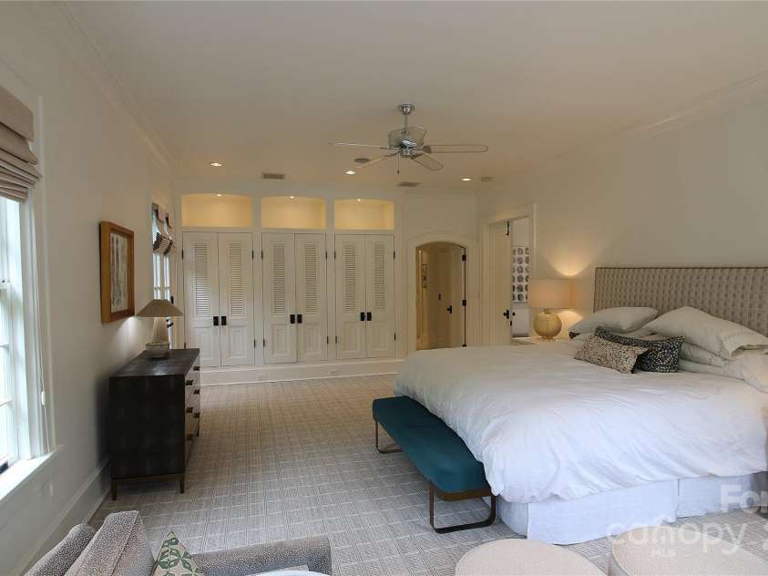 1137 Queens Road, Charlotte, NC 28207.  MLS# CAR4269020, YatesRealty ID 18596. 