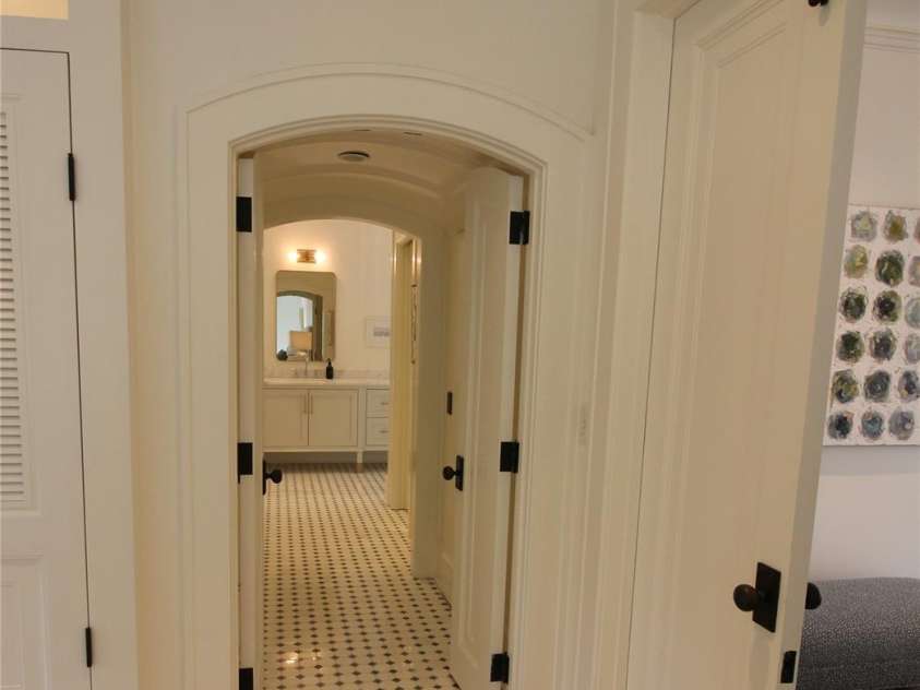 1137 Queens Road, Charlotte, NC 28207.  MLS# CAR4269020, YatesRealty ID 18596. 
