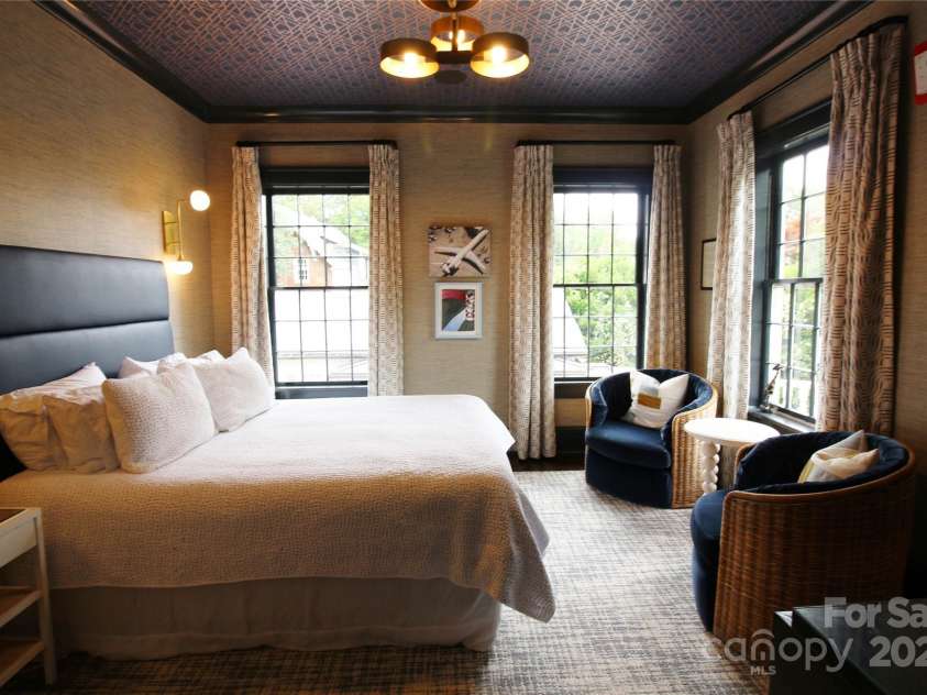 1137 Queens Road, Charlotte, NC 28207.  MLS# CAR4269020, YatesRealty ID 18596. 