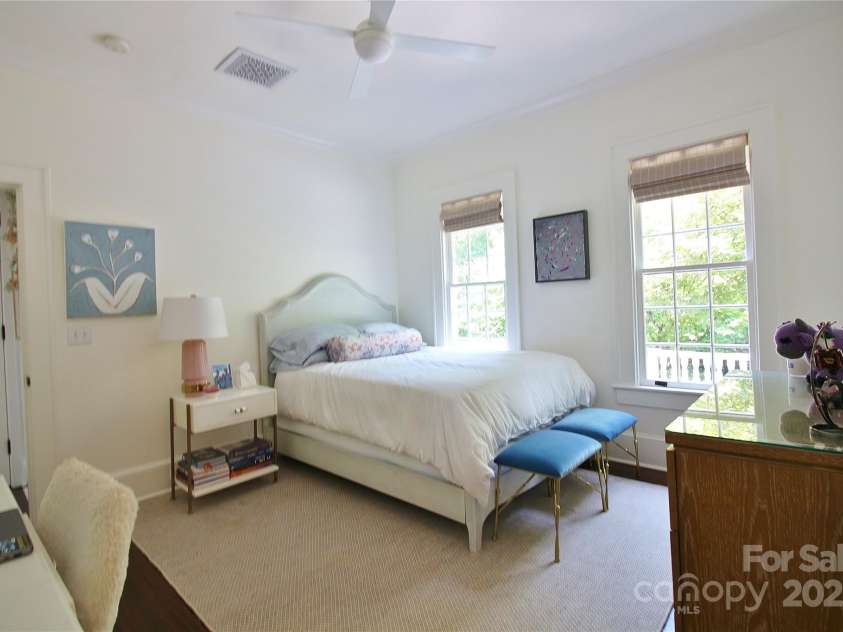 1137 Queens Road, Charlotte, NC 28207.  MLS# CAR4269020, YatesRealty ID 18596. 