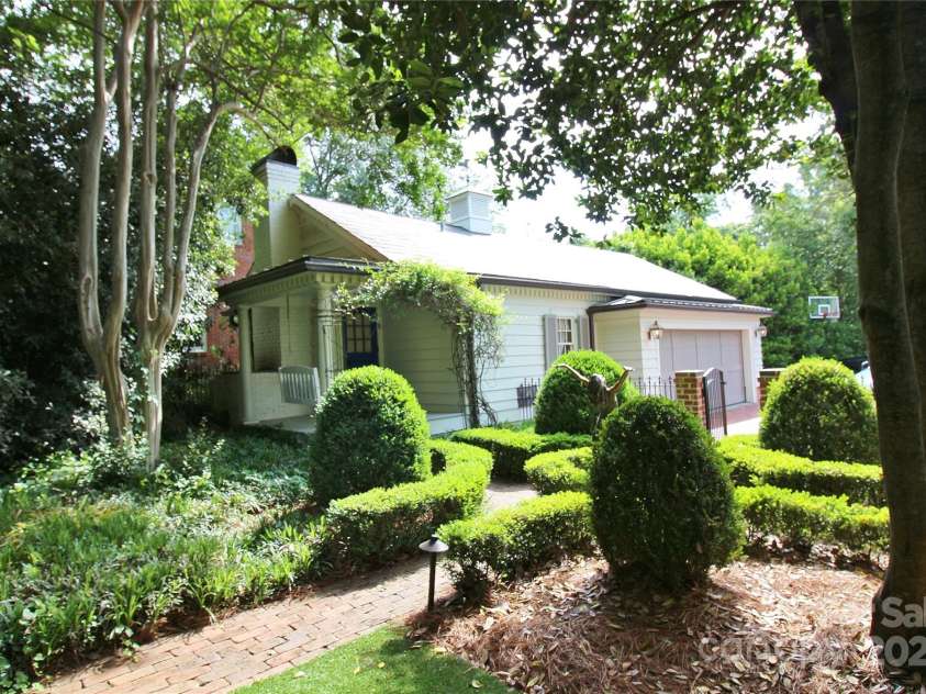 1137 Queens Road, Charlotte, NC 28207.  MLS# CAR4269020, YatesRealty ID 18596. 
