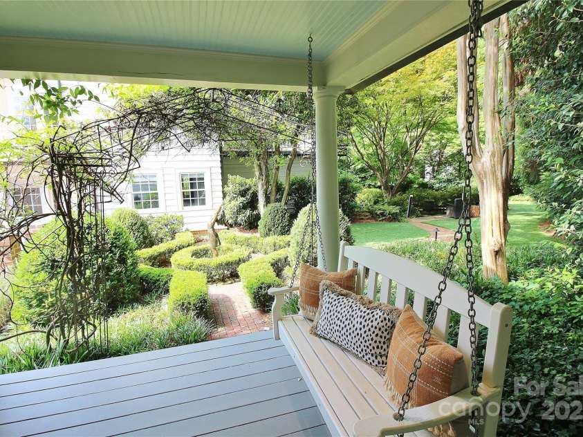 1137 Queens Road, Charlotte, NC 28207.  MLS# CAR4269020, YatesRealty ID 18596. 