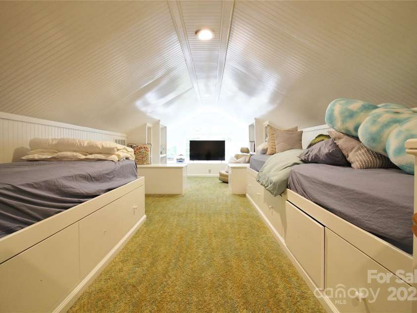 1137 Queens Road, Charlotte, NC 28207.  MLS# CAR4269020, YatesRealty ID 18596. 