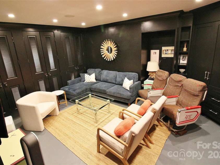 1137 Queens Road, Charlotte, NC 28207.  MLS# CAR4269020, YatesRealty ID 18596. 