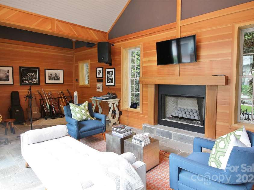 1137 Queens Road, Charlotte, NC 28207.  MLS# CAR4269020, YatesRealty ID 18596. 
