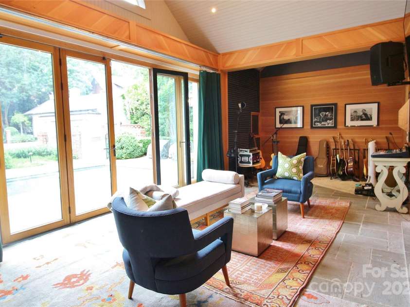1137 Queens Road, Charlotte, NC 28207.  MLS# CAR4269020, YatesRealty ID 18596. 