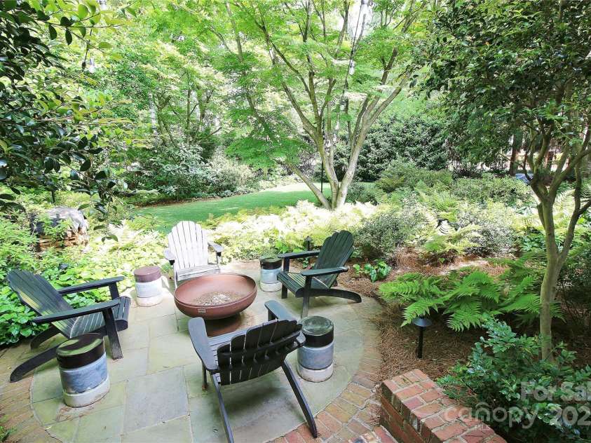 1137 Queens Road, Charlotte, NC 28207.  MLS# CAR4269020, YatesRealty ID 18596. 